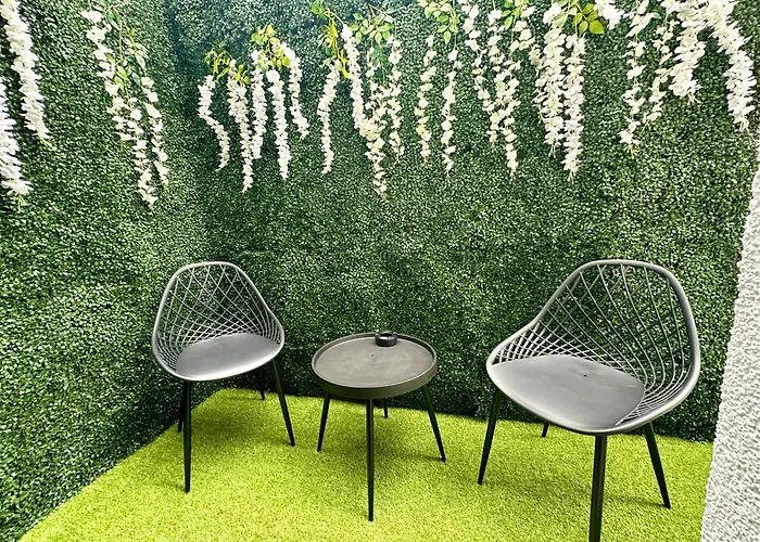 Luxx - Naehe Universitaet-kliniken-parken-kueche-wlan